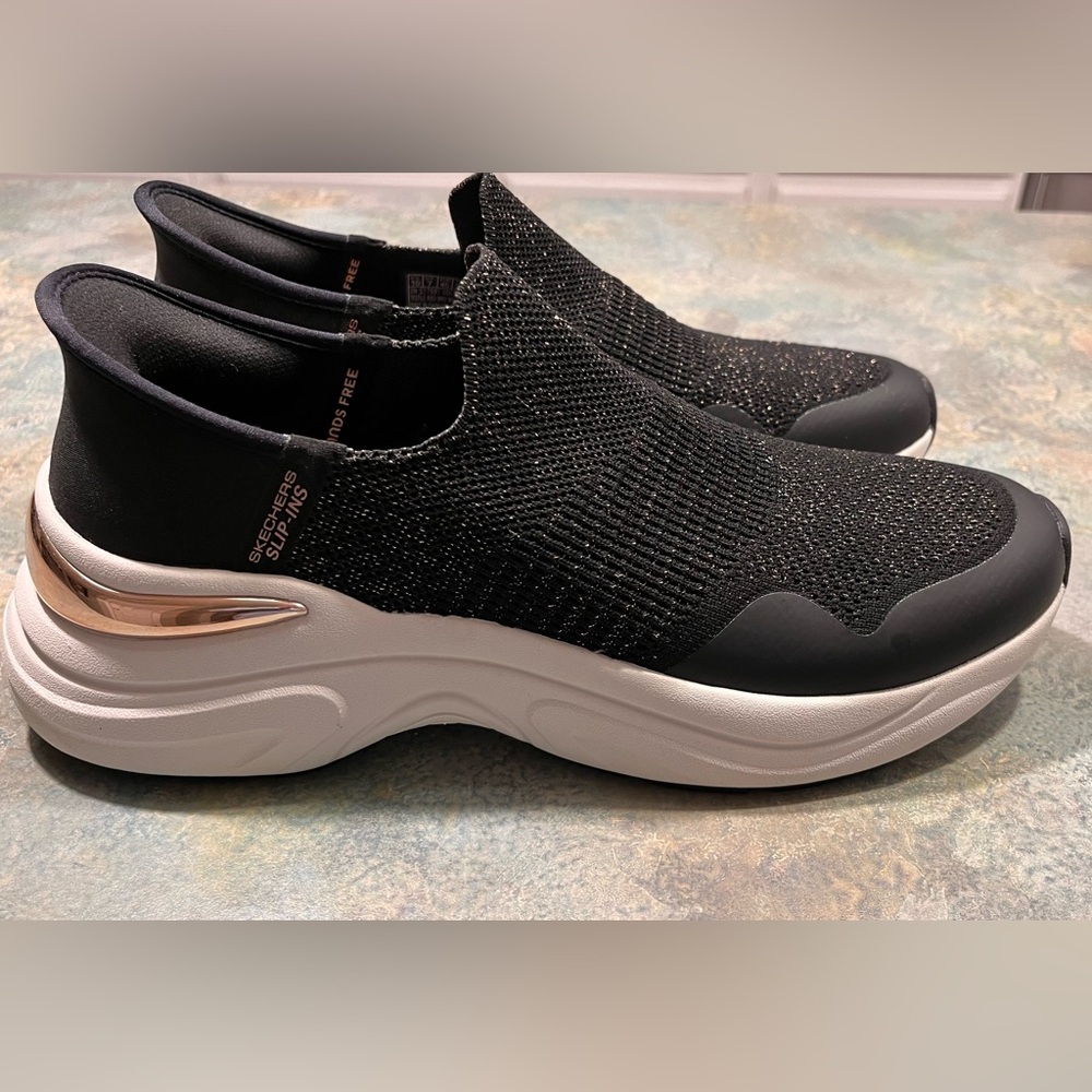 Women’s Skechers Slip Ins- Size 10
